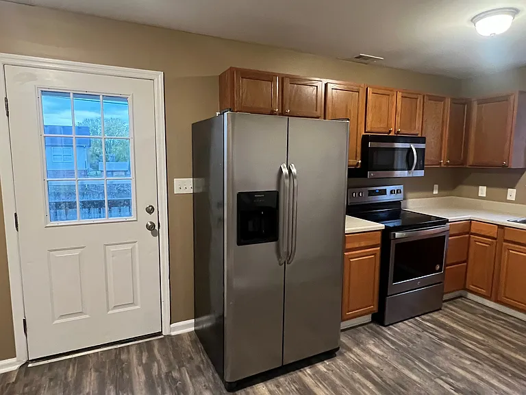 1052 Merrick Dr #1 — Photo 7