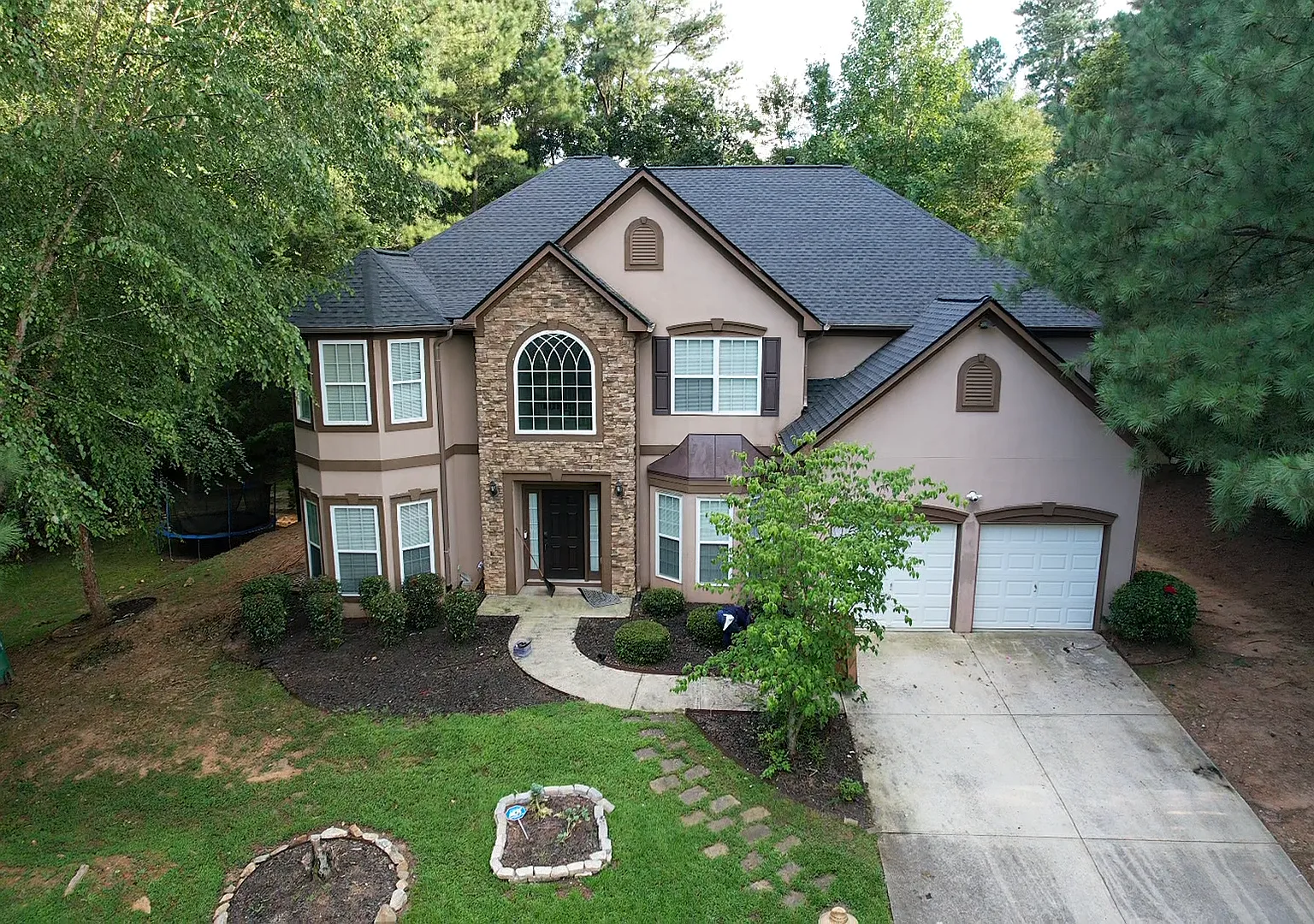 5 bed, 3398 sqft, $4,000 — Photo 2