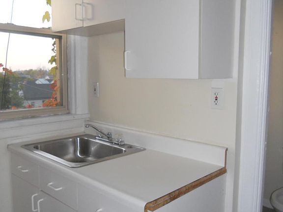 4th image of 49 Johnson Park APT 33