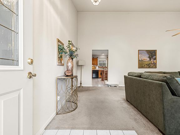 3rd image of 117 Forest View Cir