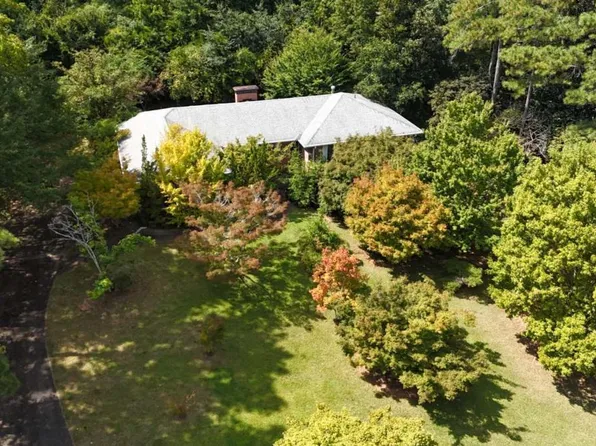 9051 Par Dr, Douglasville, GA 30134