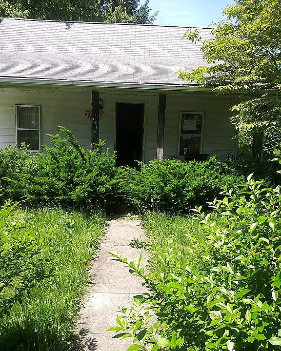 1st image of 221 Cherry St