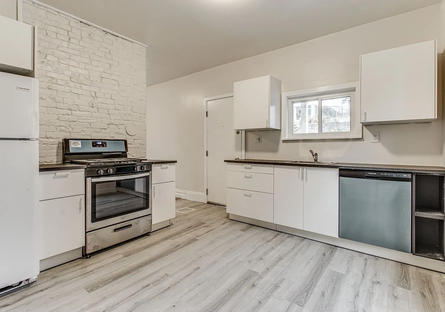 Newly renovated 4 bedroom home in the heart of Beechview! — Photo 1