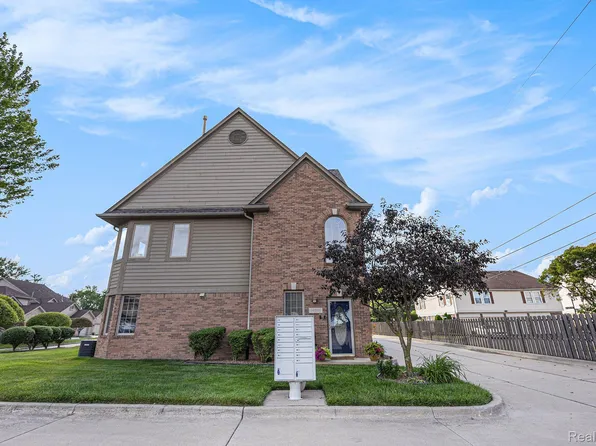 34696 Bay Vista Dr #7, Harrison Township, MI 48045