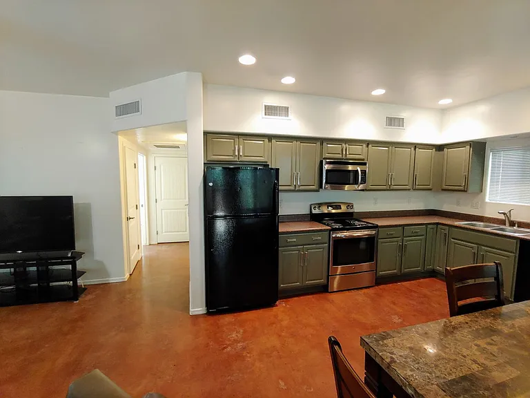 2550 E. Water St. — Photo 9