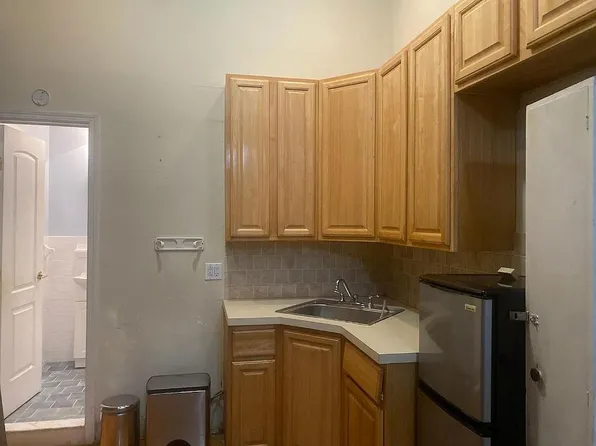 404 W 48th St APT 1A, Manhattan, NY 10036