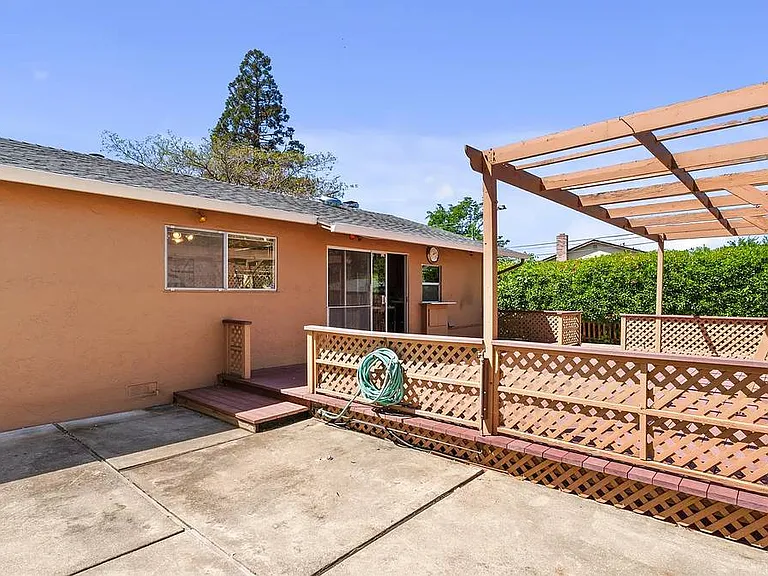 5515 Pennsylvania Blvd — Photo 18