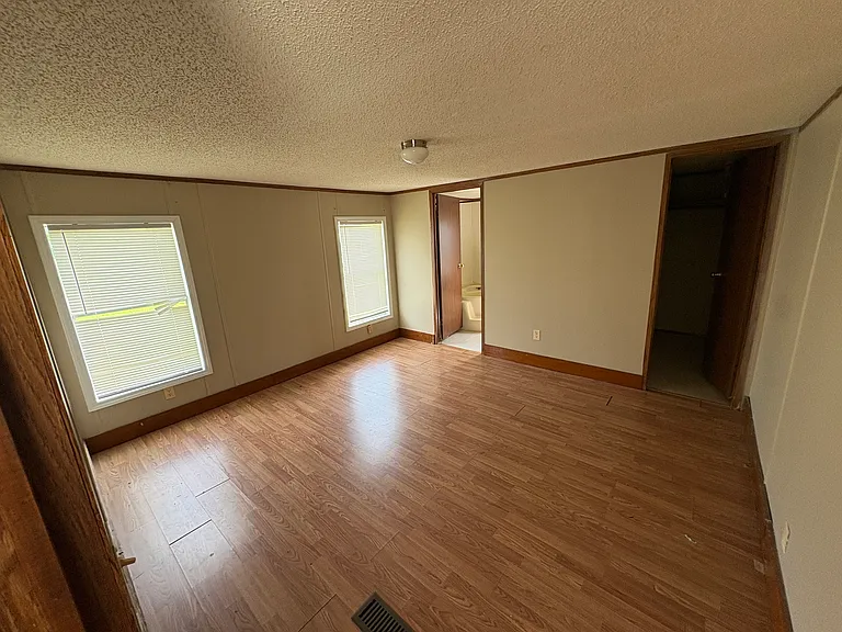 3640 Katherine Dr — Photo 5