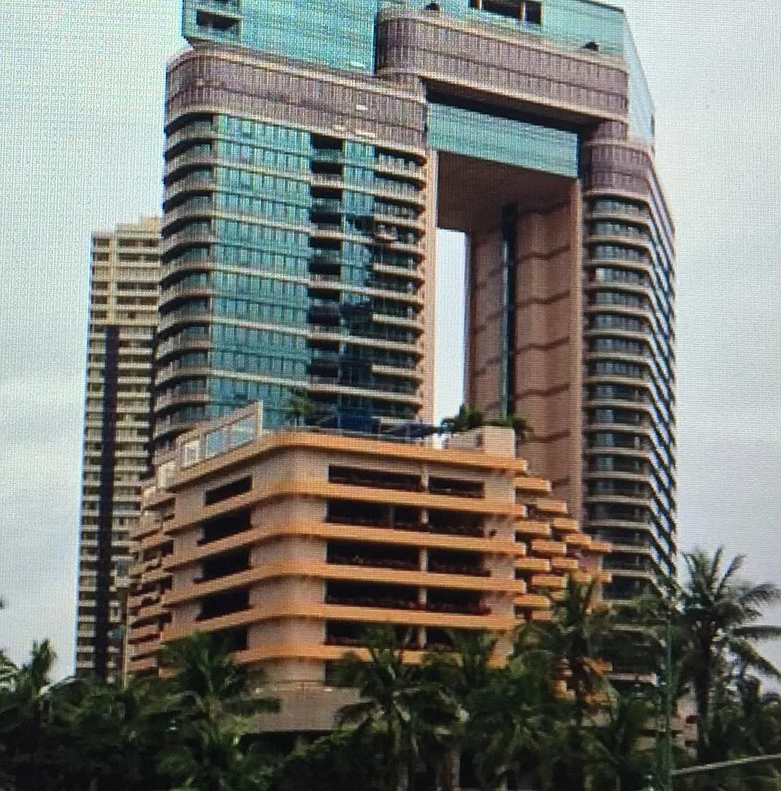 1888 Kalakaua Ave — Photo 1