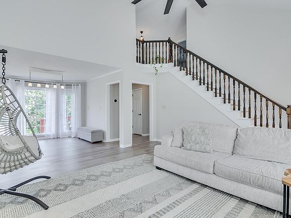 4th image of 296 High Chaparral Dr