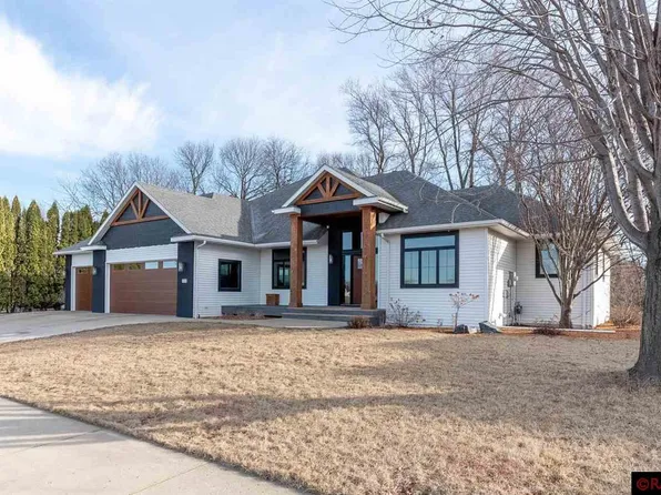 2110 Coventry Ln, North Mankato, MN 56003