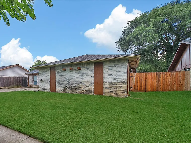 5107 Girnigoe Dr — Photo 3