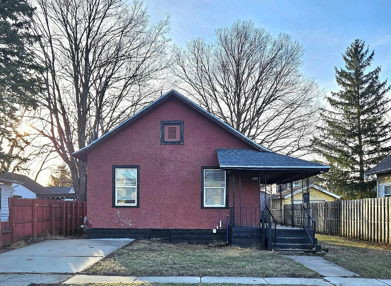 1403 Yates Ave photo 1