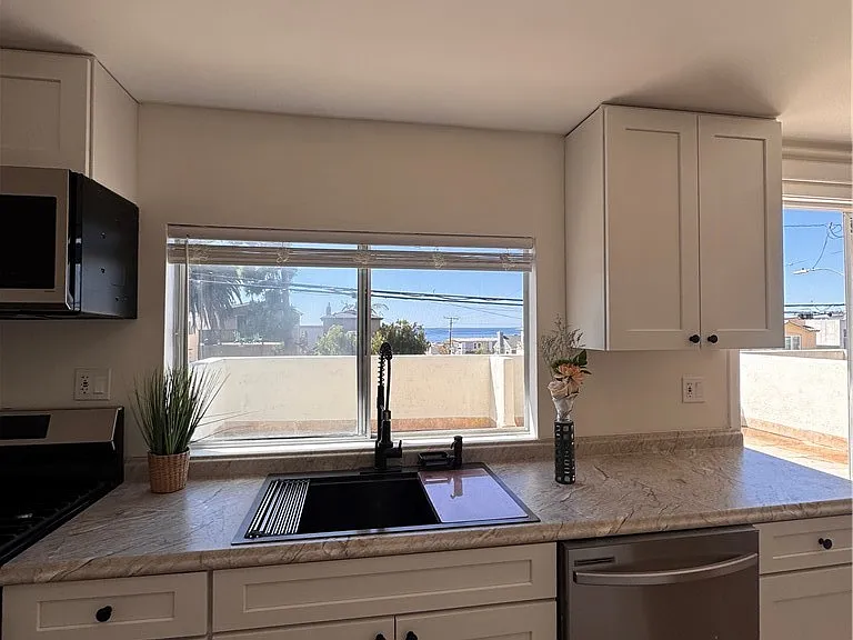 1734 Prospect Ave #B — Photo 12