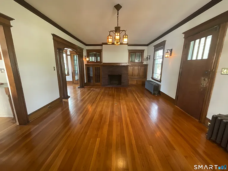 1127 W Broad St — Photo 2