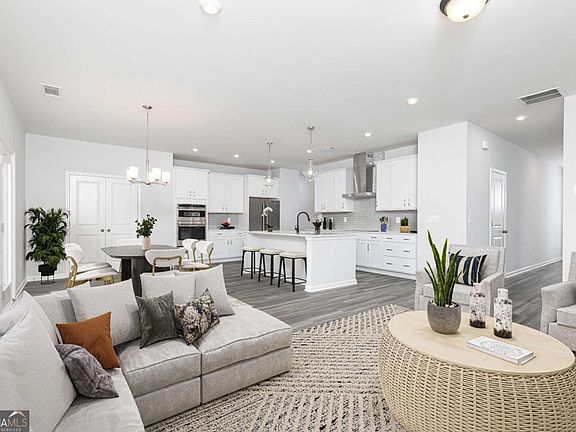 7th image of this home