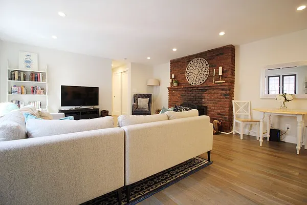 Rented by Bold New York | media 8