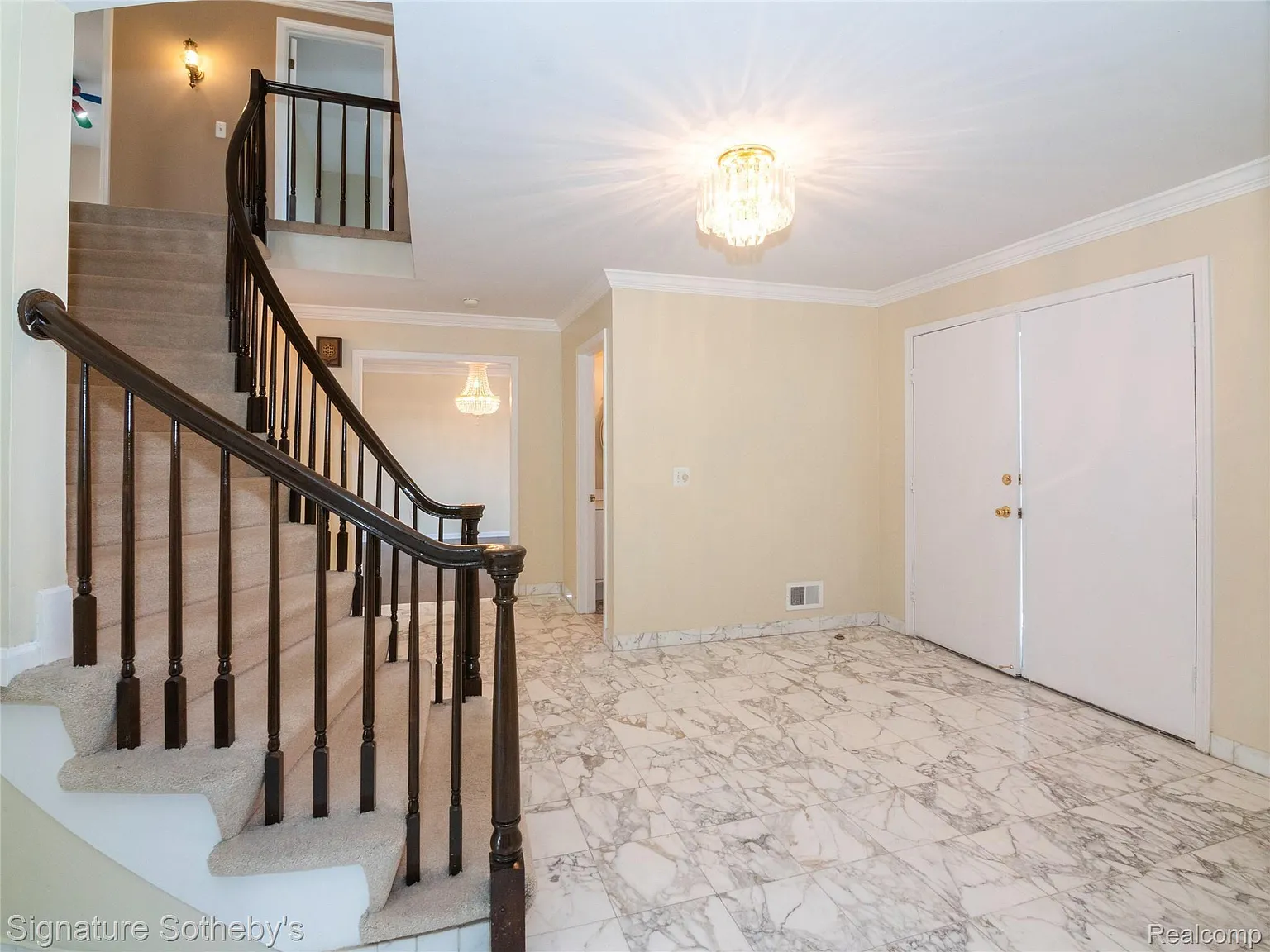 5105 Provincial Dr — Photo 4