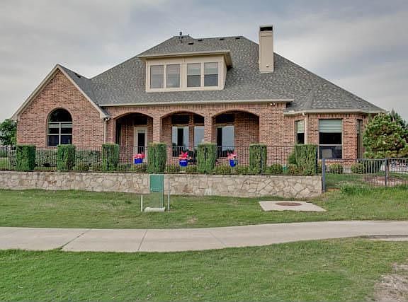 3rd image of 902 Summerwood Ln