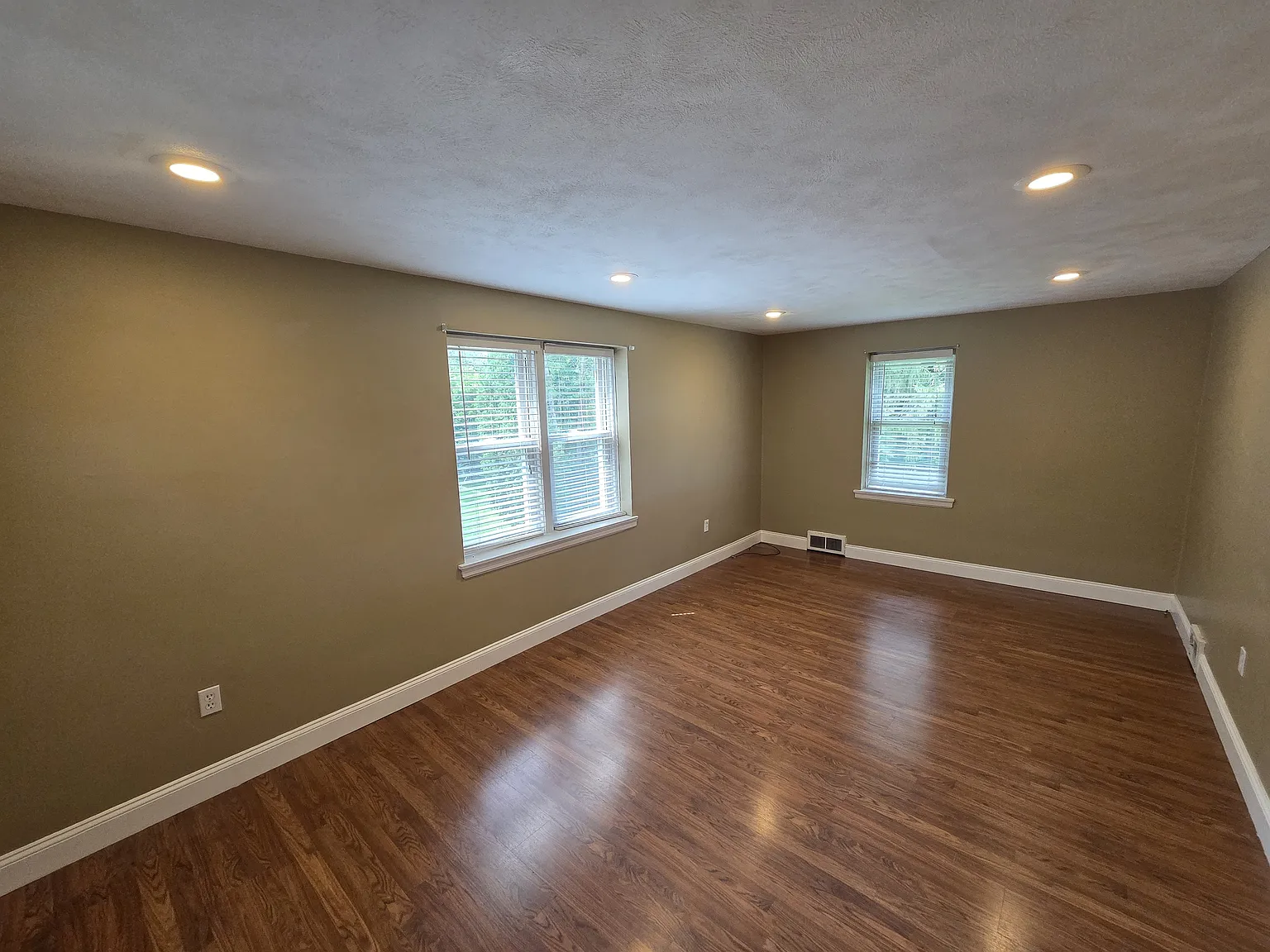 2 bed, 1000 sqft, $1,000 — Photo 2