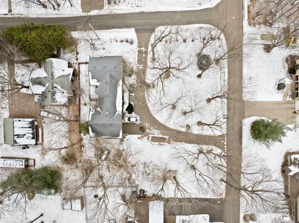 18875 Lake Ave, Deephaven, MN 55391