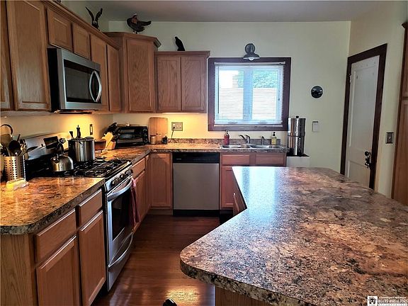5th image of 141 Miller St