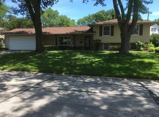 2813 Harmony Dr, Bettendorf, IA