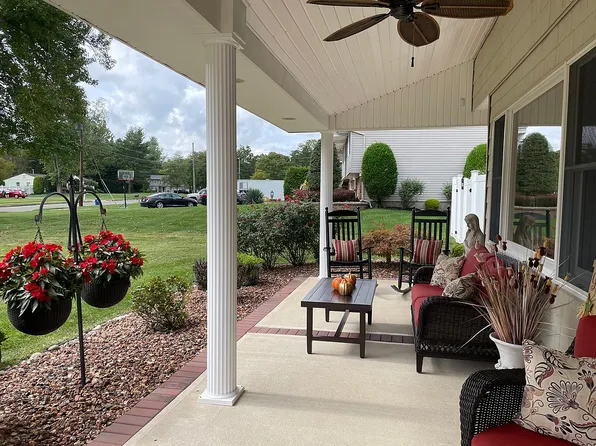 12 Saratoga Dr, Manalapan, NJ 07726