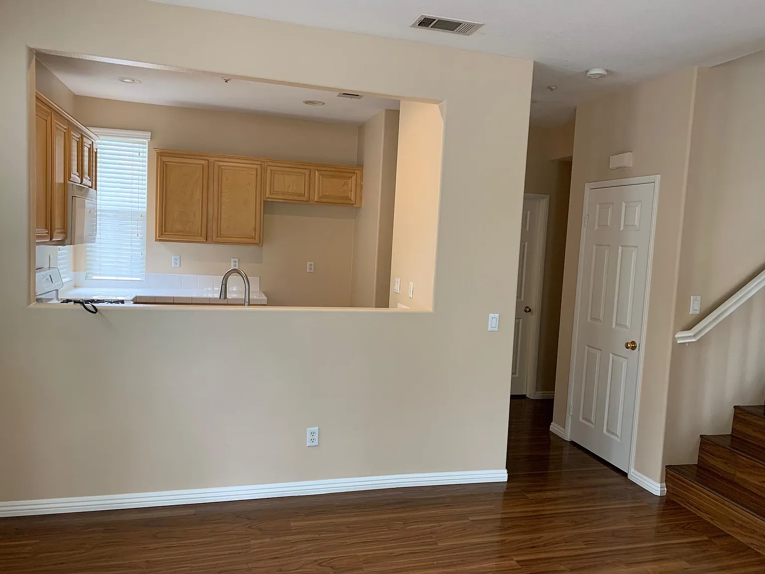 3 bed, 2.5 bath, 1500 sqft, $4,700 — Photo 4