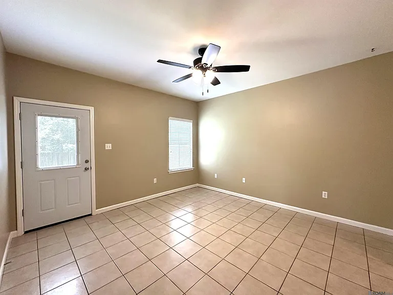 9250 Pecan Tree Dr — Photo 4