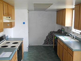 3rd image of 3822 Mayflower Dr