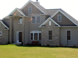 19400 Chamberlain Rd, Grafton, OH 44044