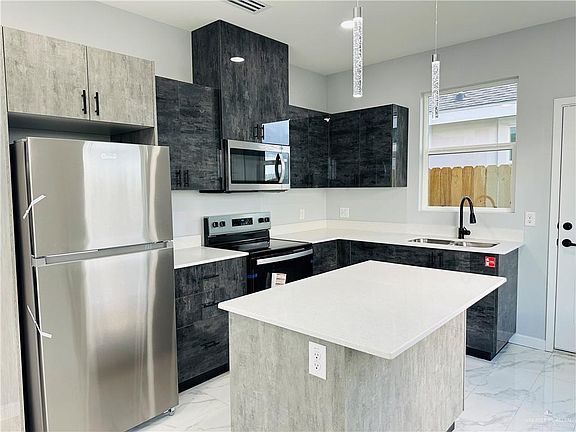 4th image of 1024 N Clarence Ave #3