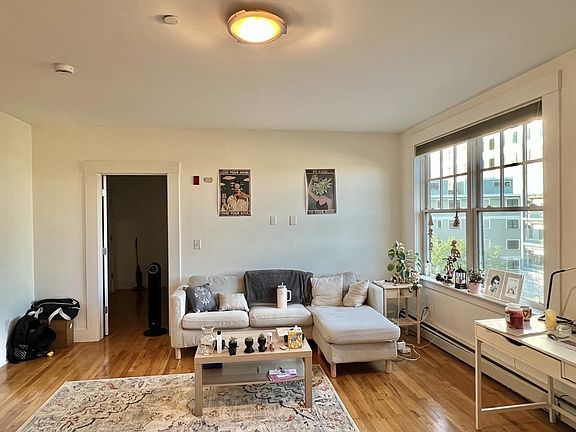 5th image of 432 Norfolk St APT 4C
