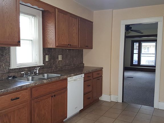 3rd image of 1619 Coit Ave NE