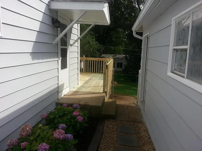 209 Meadow Ln — Photo 2
