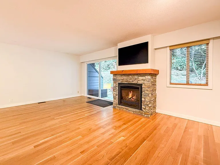 1530 McNair Dr — Photo 7