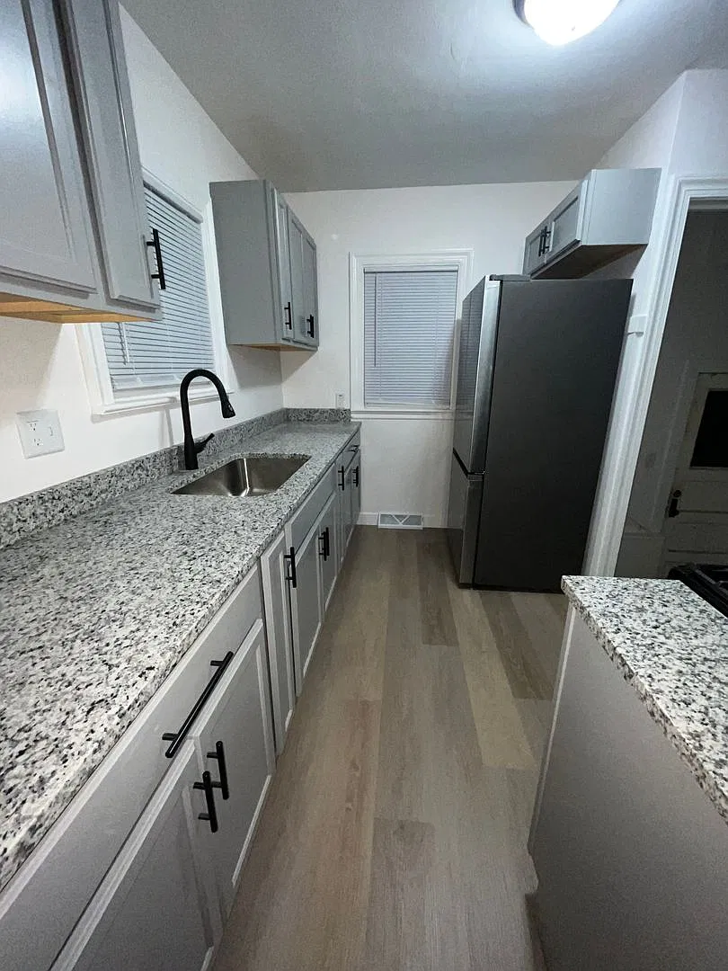Newly Remodeled 4 Bedroom 2 Bath Home Available — Photo 4