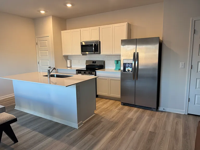 901 Moray Ln — Photo 7
