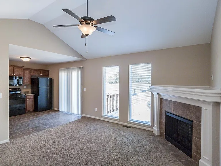 Parkway Oaks Townhomes and Duplexes — Photo 44