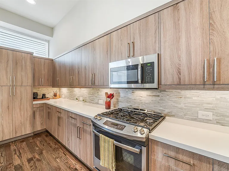 1004 California St #203 — Photo 13