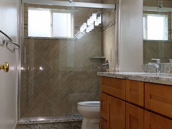 Hallyway bath