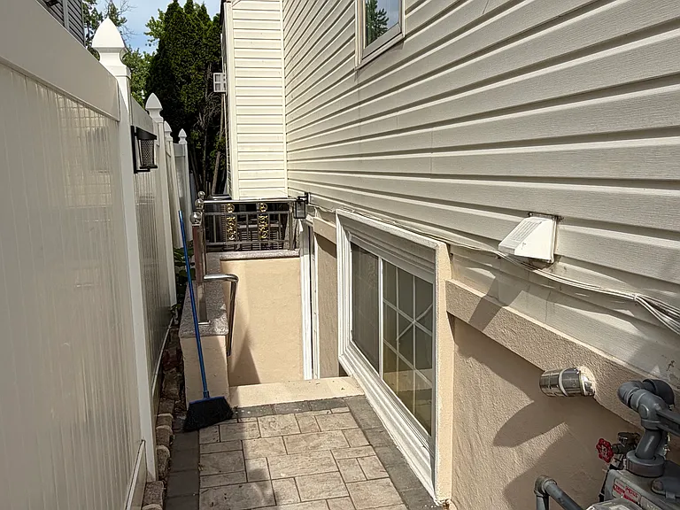Rockaway St — Photo 10