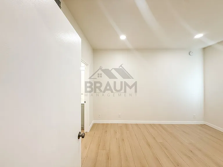 11459 COLLINS ST. — Photo 16