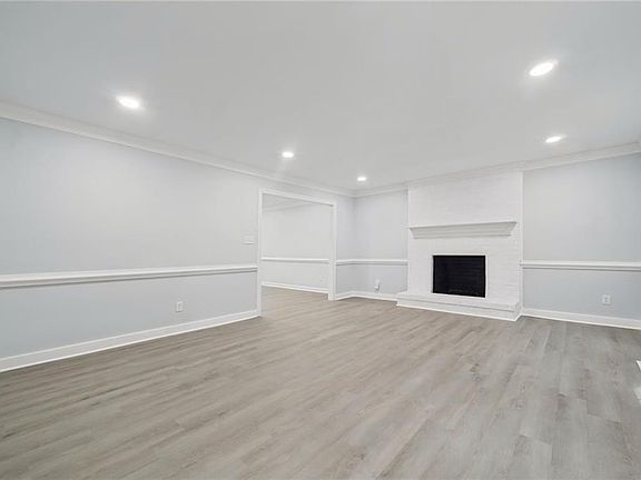3rd image of 130 Devon Rd