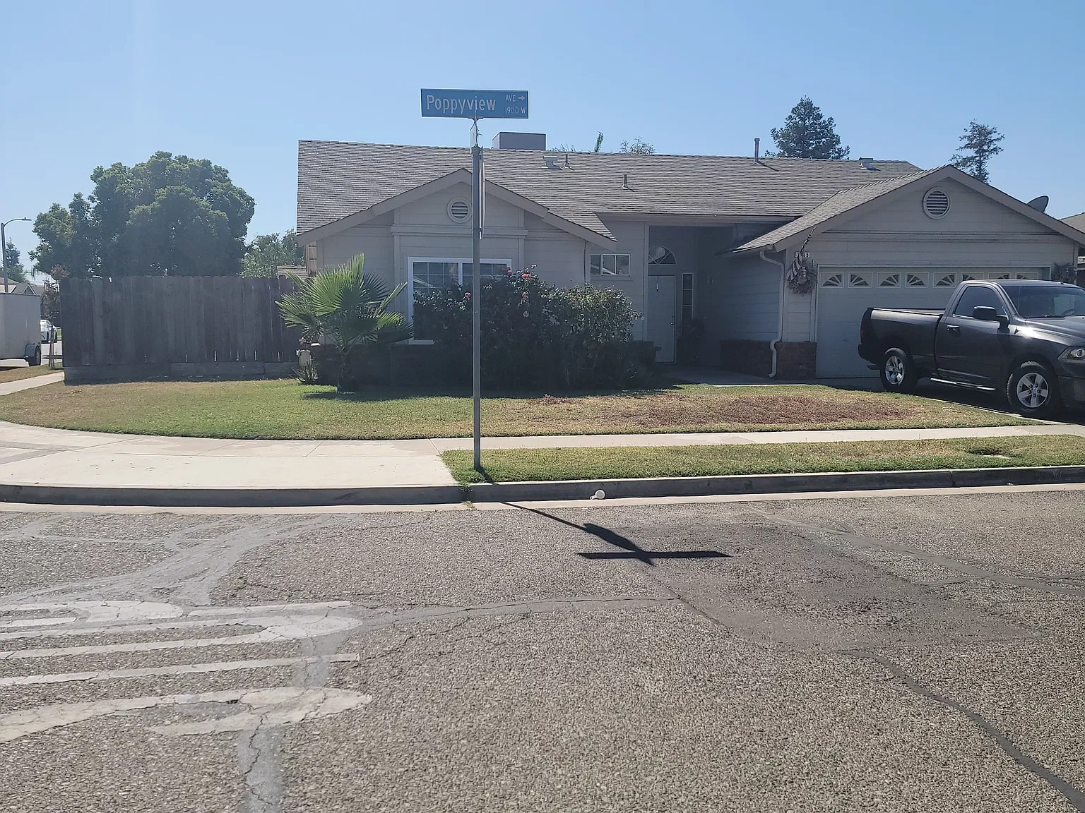3 bed, 1381 sqft, $2,200 — Photo 1