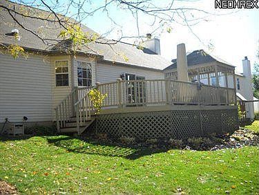3rd image of 453 Woodcrest Dr