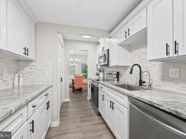 6426 Silver Ridge Cir, Alexandria, VA 22315