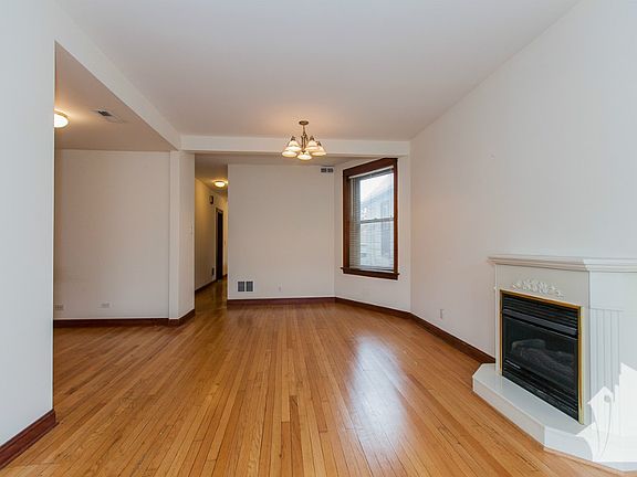 2nd image of 4612 N Claremont Ave #1B