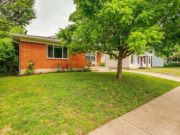 3217 Lubbock Ave #B — Photo 2